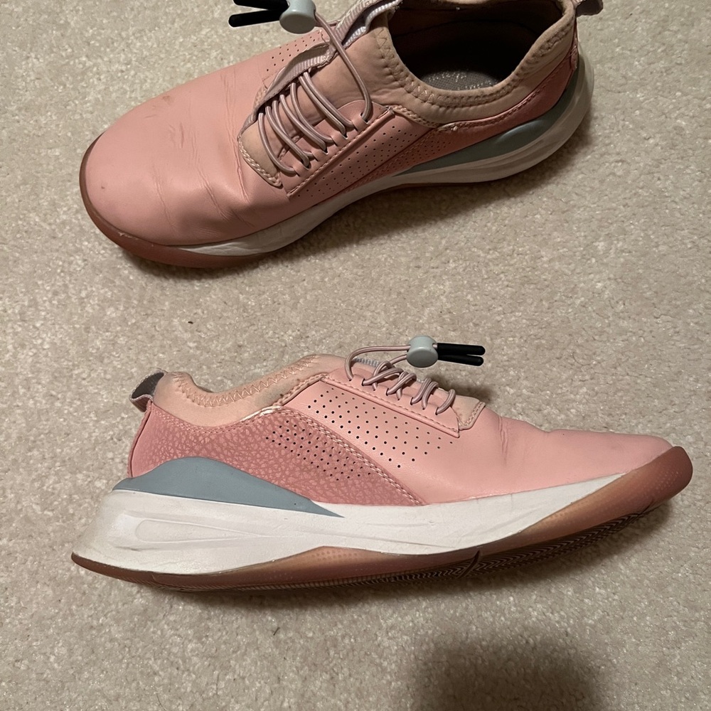 CLOVES pink shoes